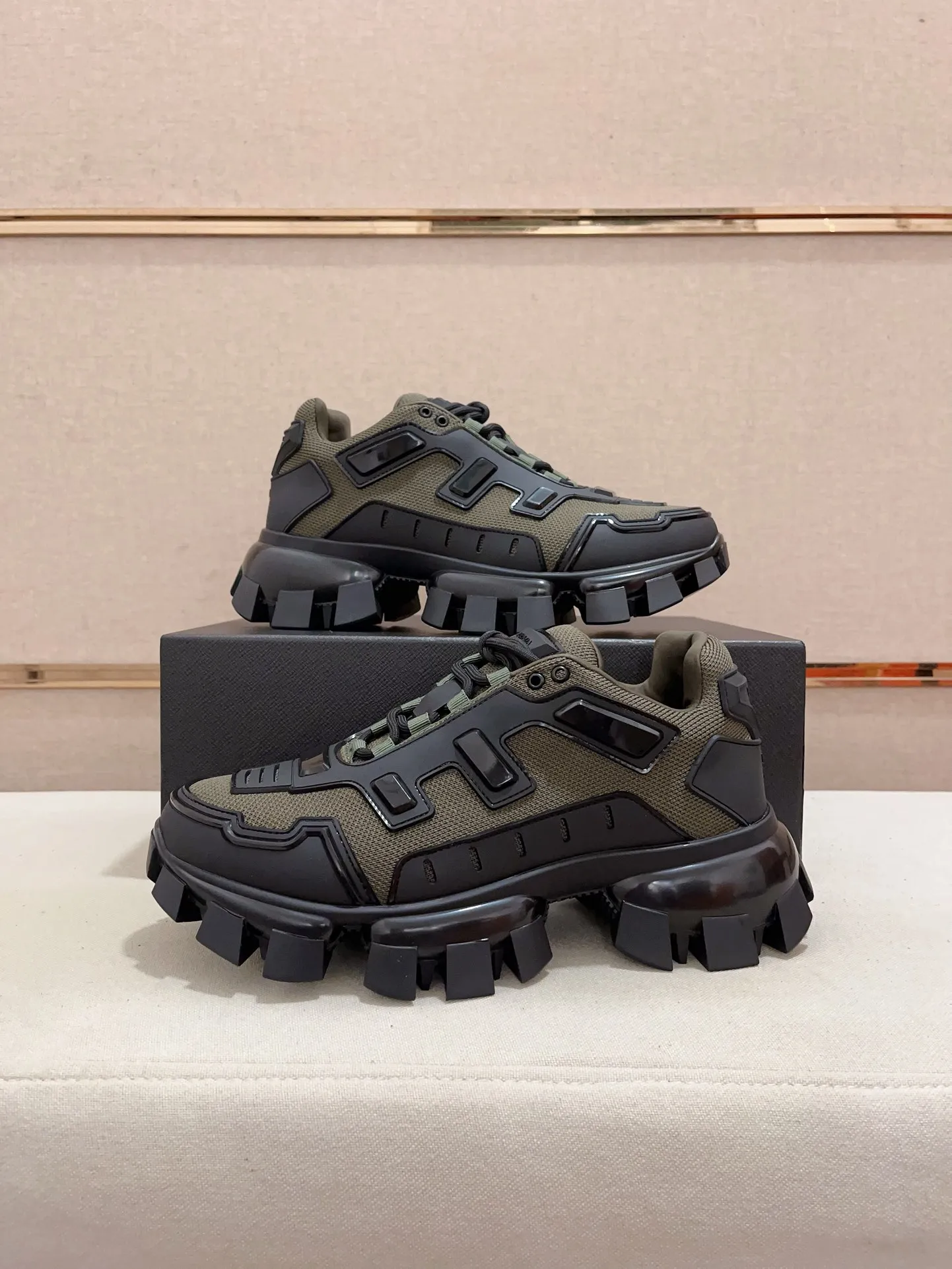 Men's Men's Shoes 💰 620💰 ✔️✔️✔️High-quality new PRADA counters are launched at the same time. The new men's shoes and 😘fabrics are selected from first-layer cowhide. Lining: imported elastic mesh➕cowhide lining. 👍🏿High-end☄️Open-molded non-slip rubber outsole, exquisite lines, simple and elegant, comfortable and high-end for leisure travel. Number of yards: 38 to 44.